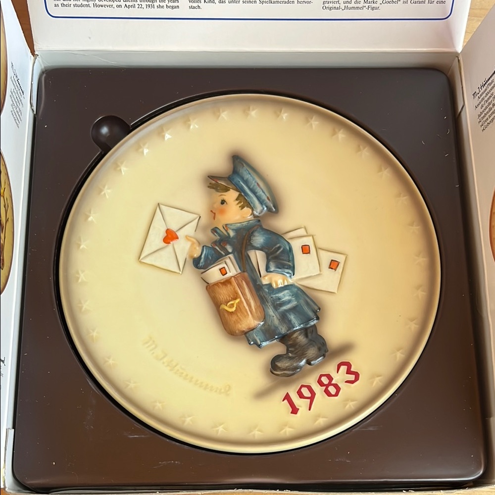 Goebel Hummel Collectors Set - Picture 10 of 15